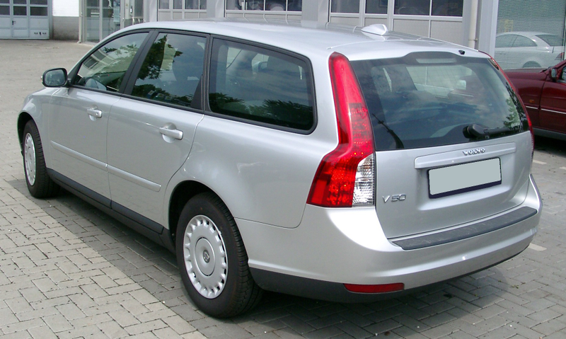 The V50 employs a useful and aerodynamic ‘shark fin’ antenna